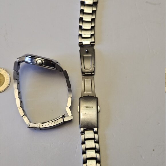 Timex Men’s Watch – Working Great + 2 Bracelets (Original & Replacement) - Picture 6 of 16